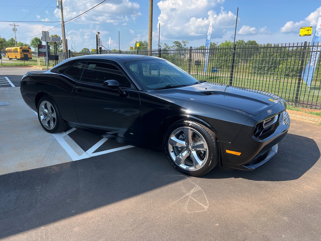 2014 Dodge Challenger Image 8