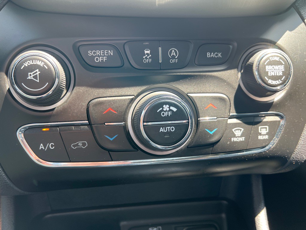 2015 Jeep Cherokee Image 30
