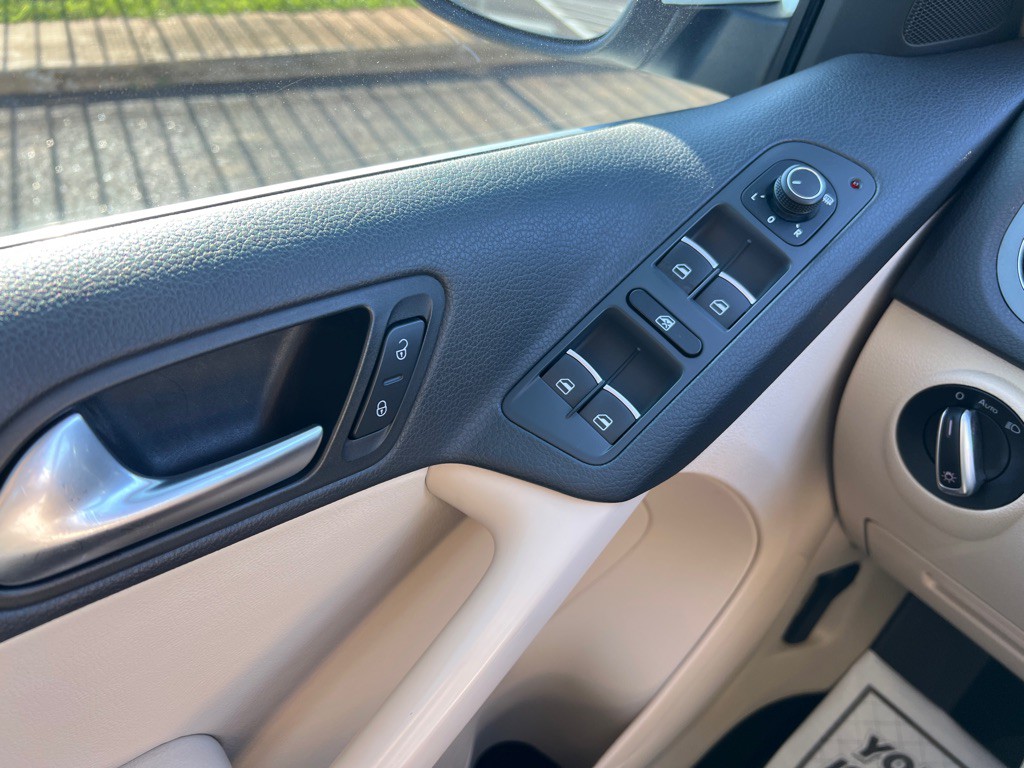 2017 Volkswagen Tiguan Image 28