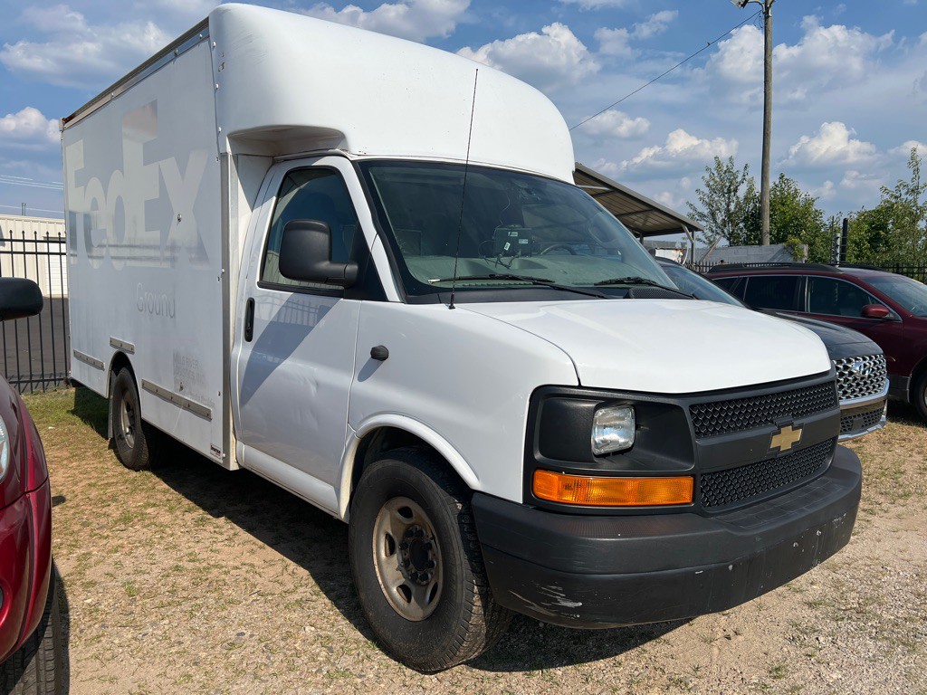 2017 Chevrolet Express Image 2