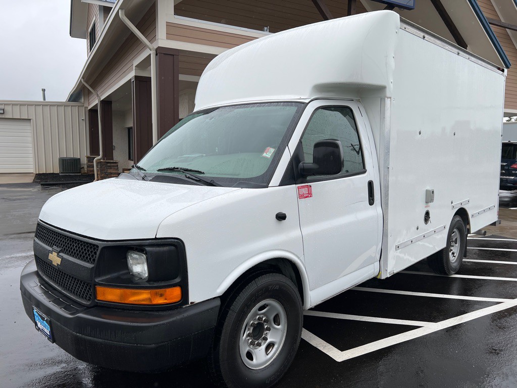 2017 Chevrolet Express Image 2
