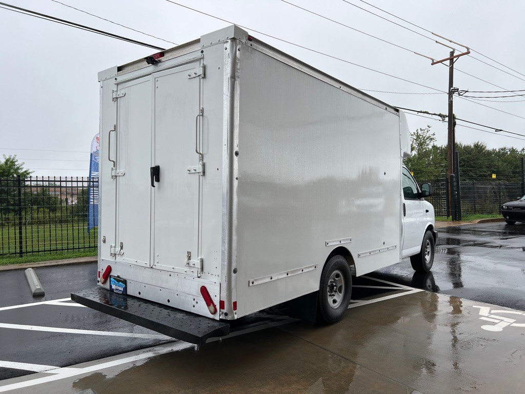 2017 Chevrolet Express Image 6