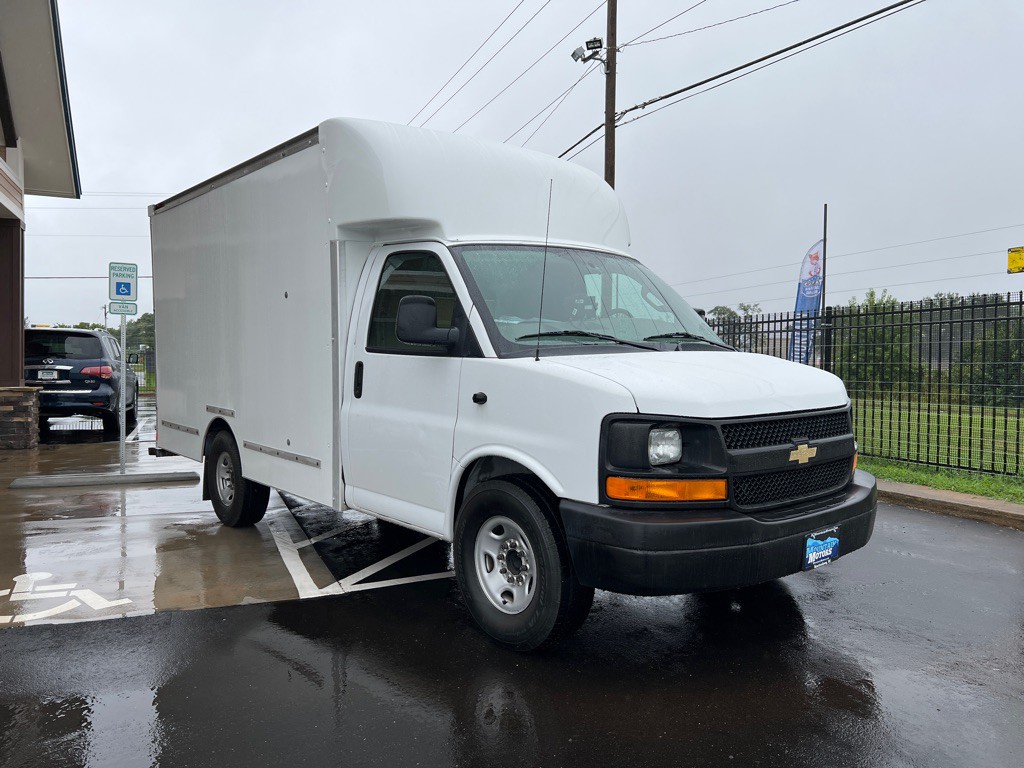 2017 Chevrolet Express Image 8