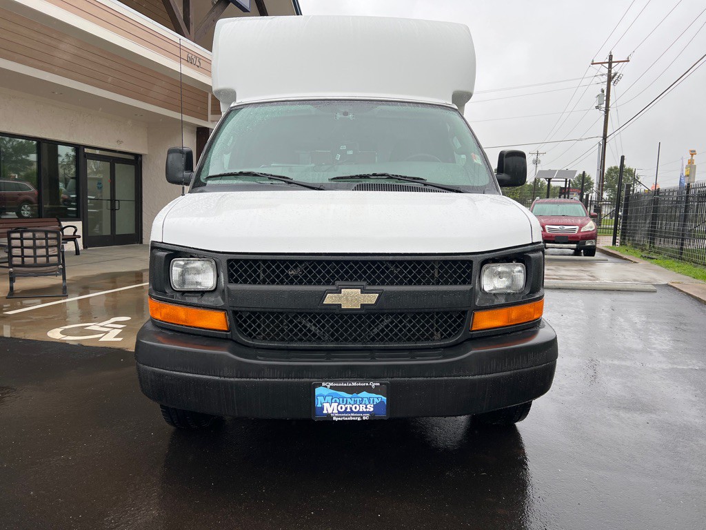 2017 Chevrolet Express Image 9