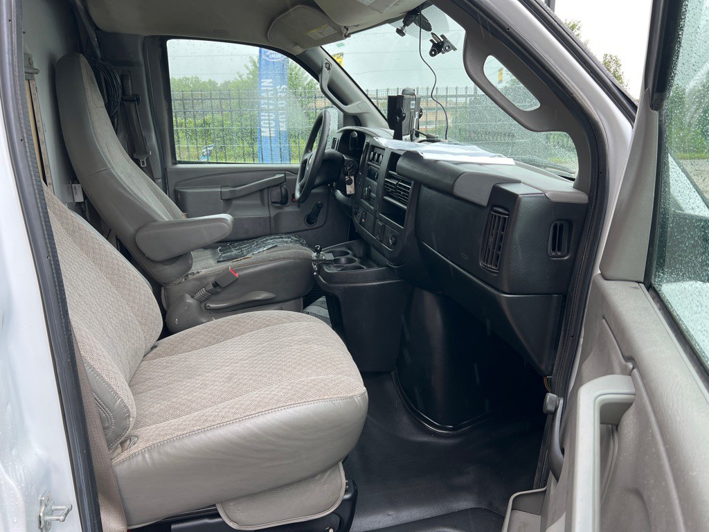 2017 Chevrolet Express Image 18