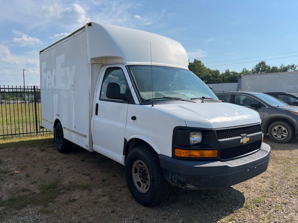 2017 Chevrolet Express Image 2