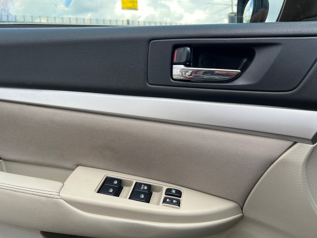 2013 Subaru Outback Image 31