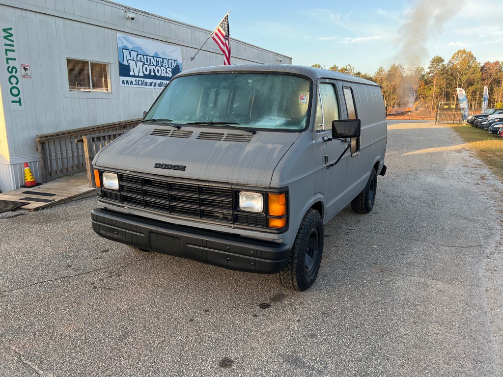 1986 Dodge Ram Van Image 1