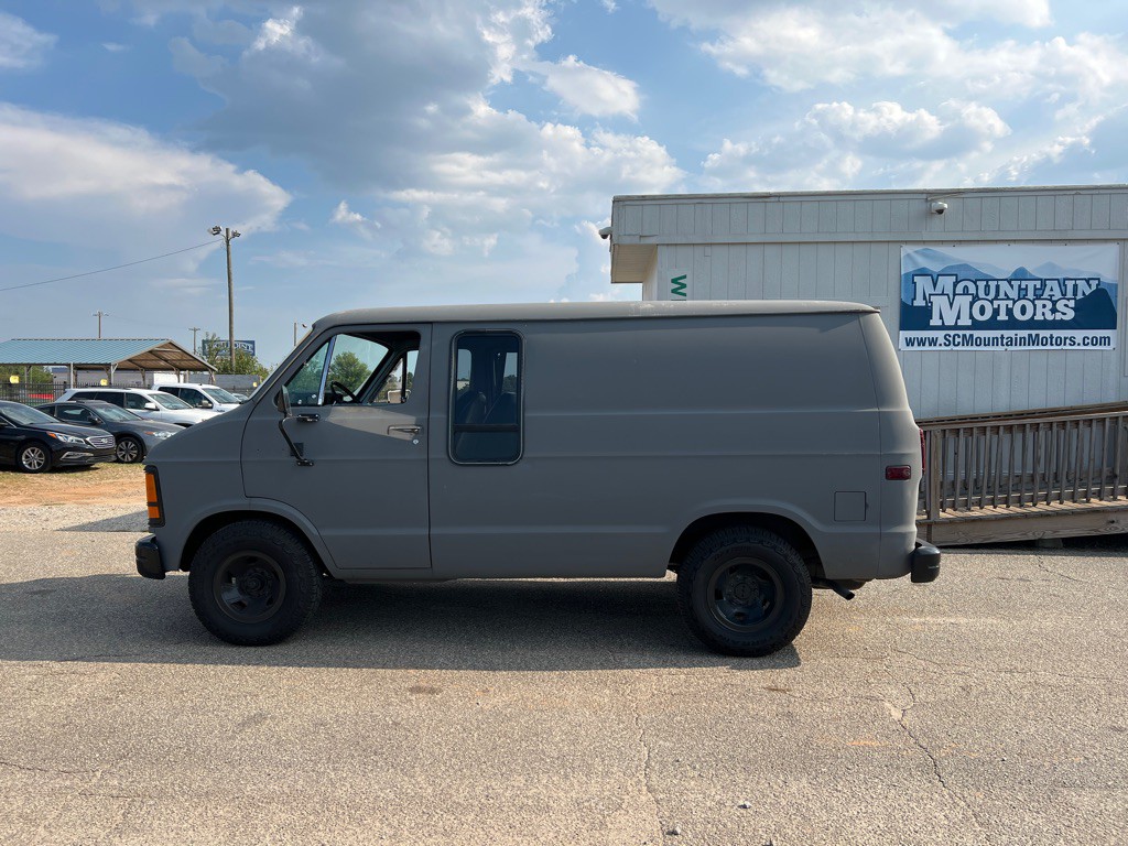1986 Dodge Ram Van Image 2
