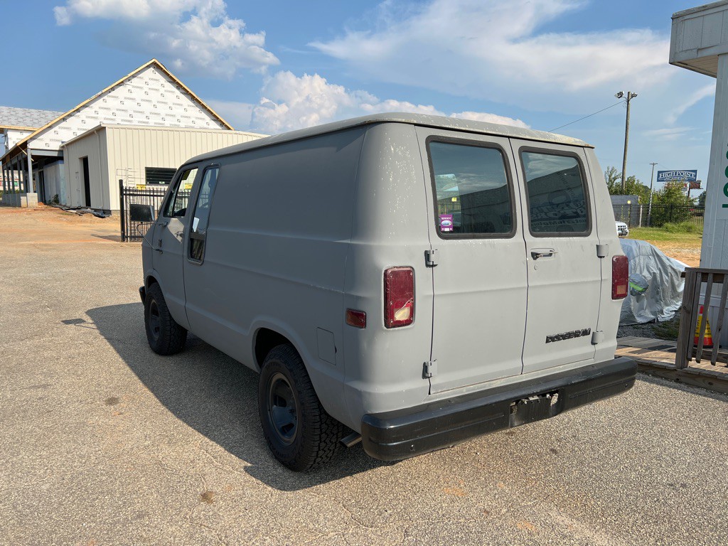 1986 Dodge Ram Van Image 3