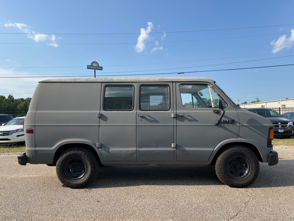 1986 Dodge Ram Van Image 6