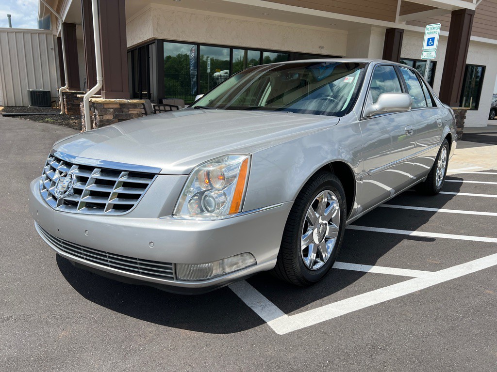 2007 Cadillac DTS Image 2