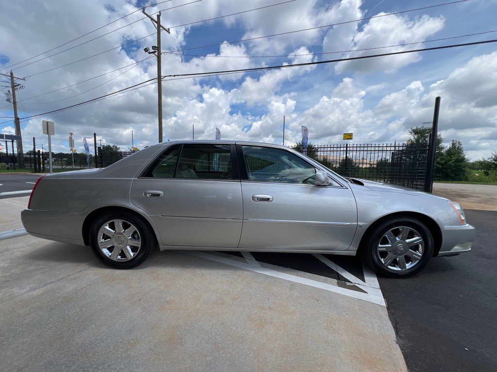 2007 Cadillac DTS Image 8