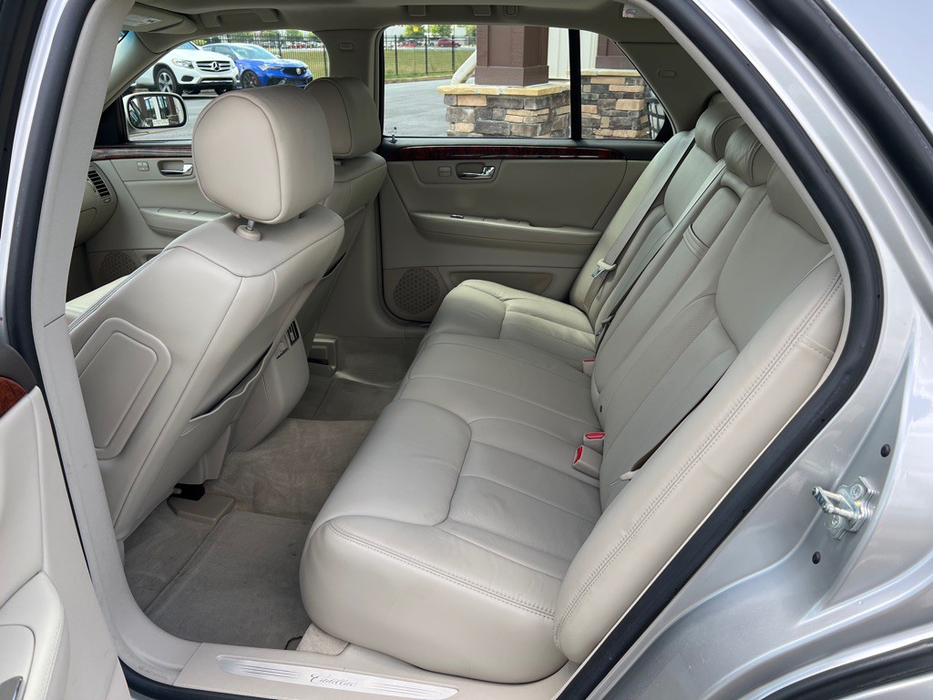 2007 Cadillac DTS Image 18