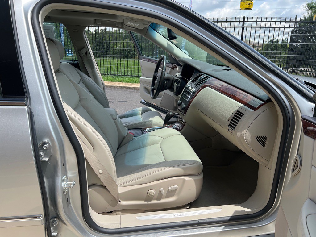 2007 Cadillac DTS Image 22