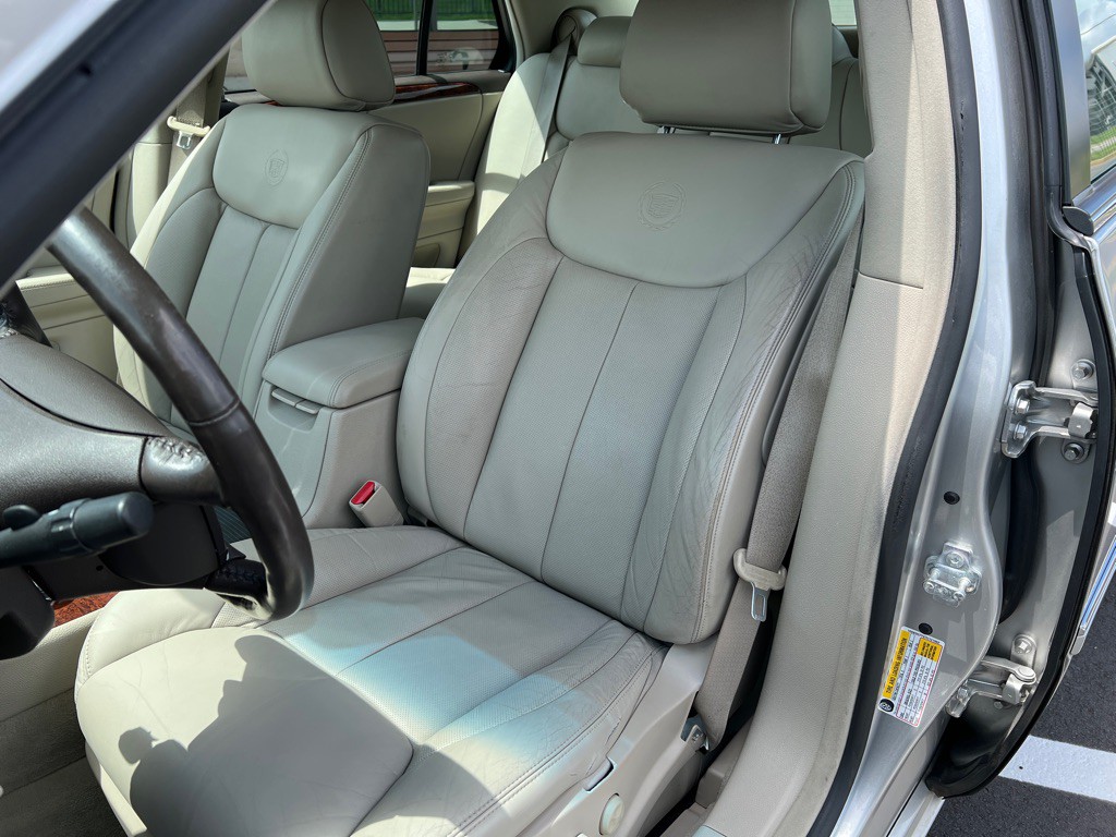 2007 Cadillac DTS Image 24