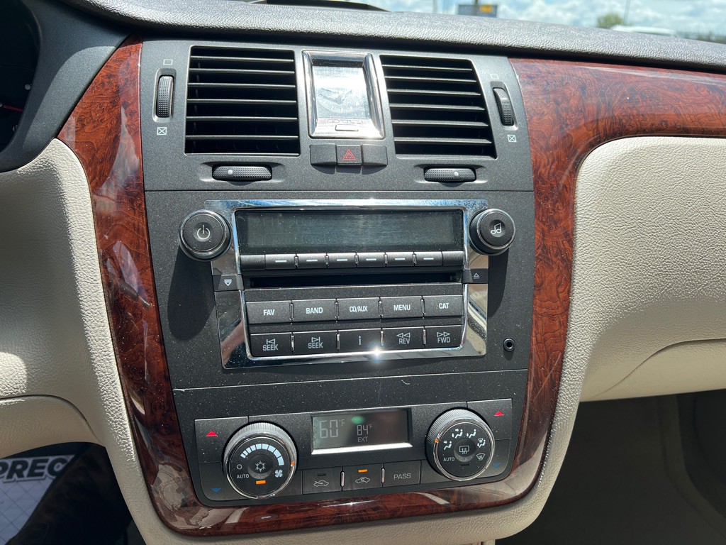 2007 Cadillac DTS Image 28