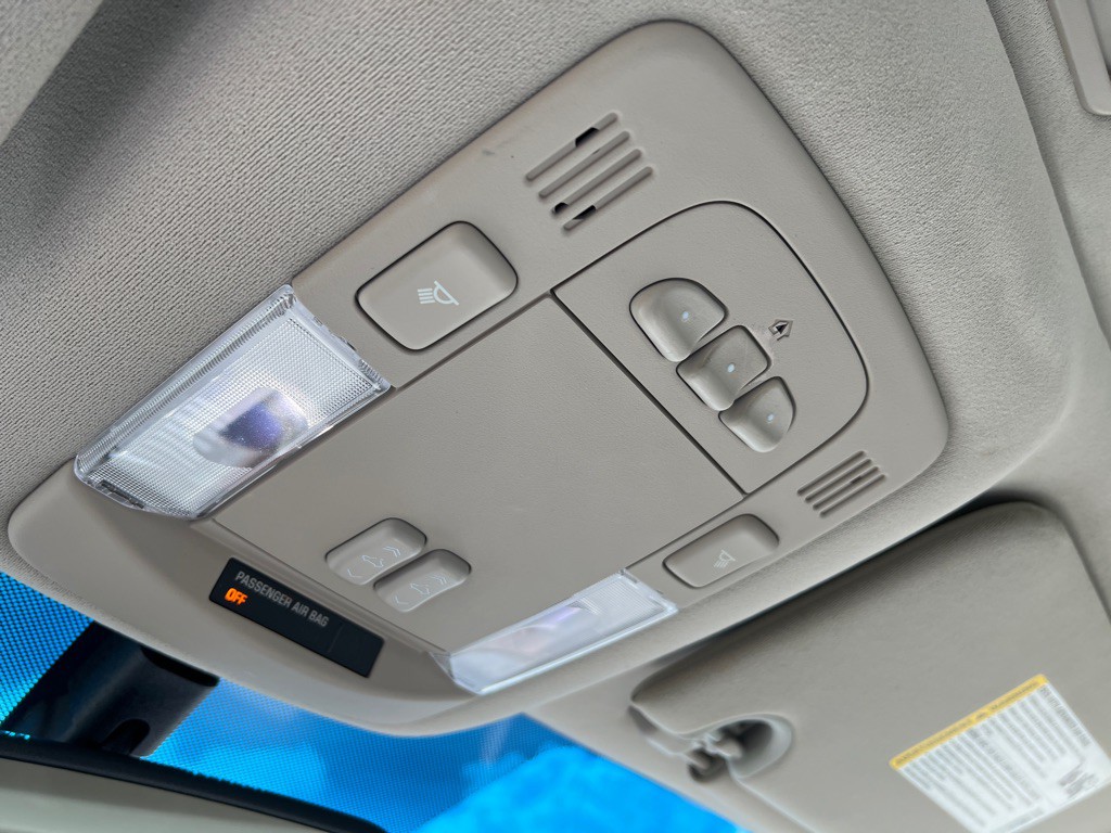 2007 Cadillac DTS Image 30