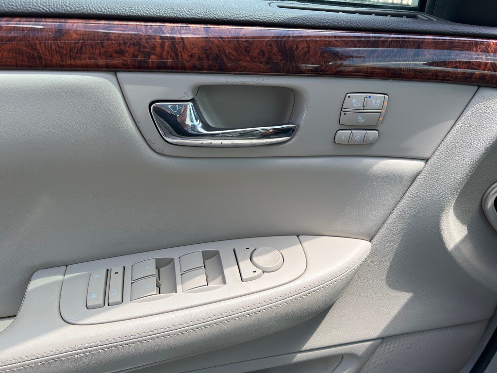 2007 Cadillac DTS Image 32