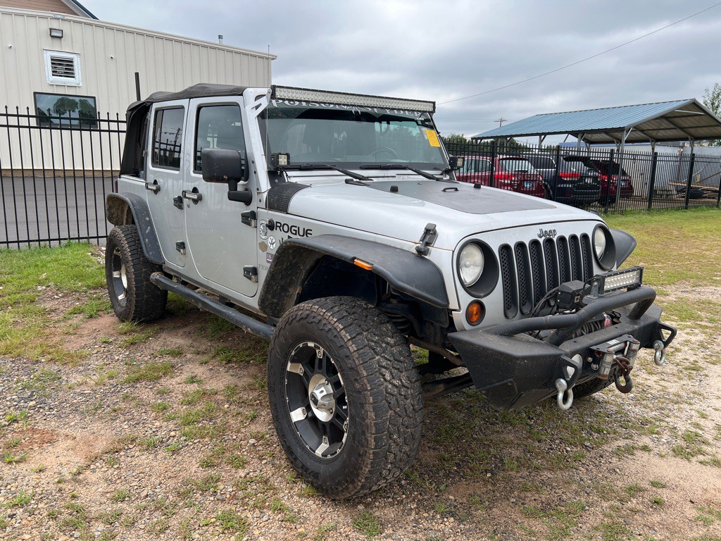 2010 Jeep Wrangler Unlimited Image 2