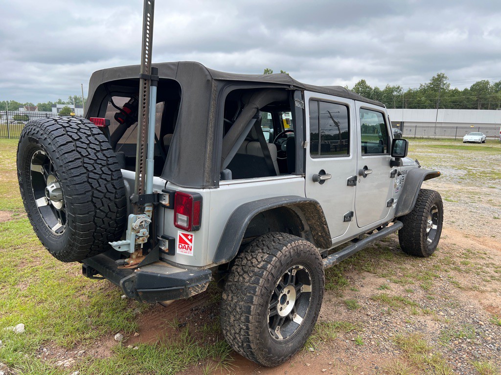 2010 Jeep Wrangler Unlimited Image 3
