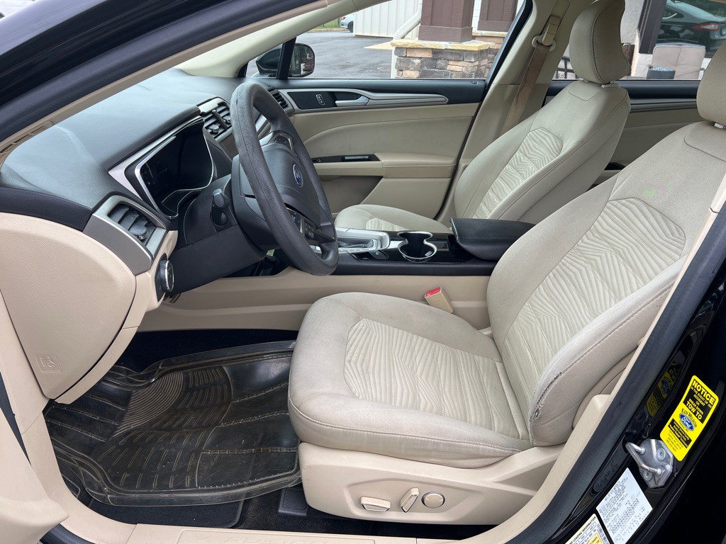 2016 Ford Fusion Image 17