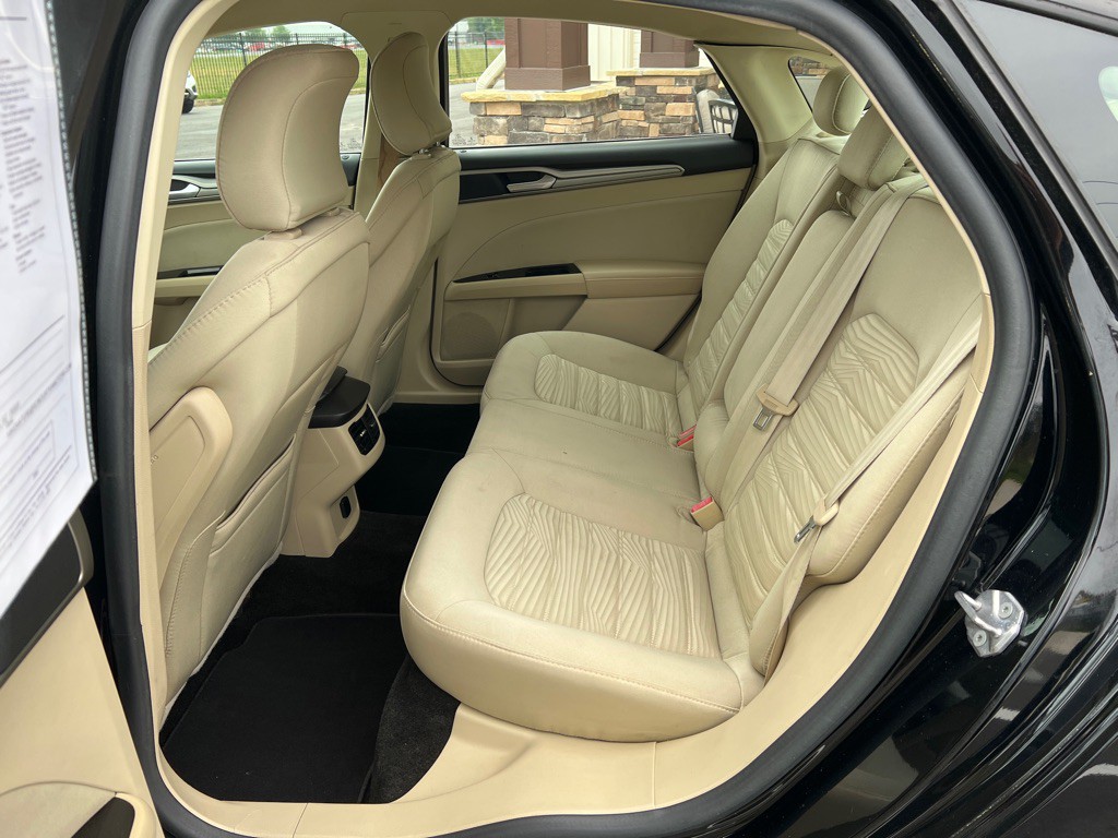 2016 Ford Fusion Image 18