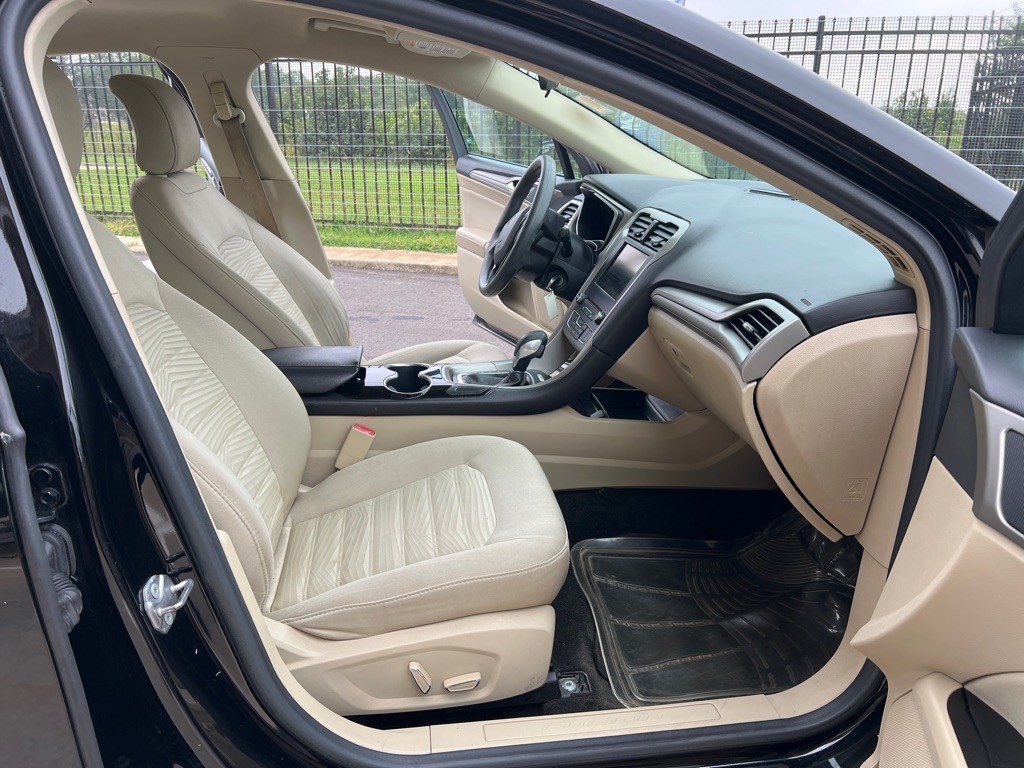 2016 Ford Fusion Image 22