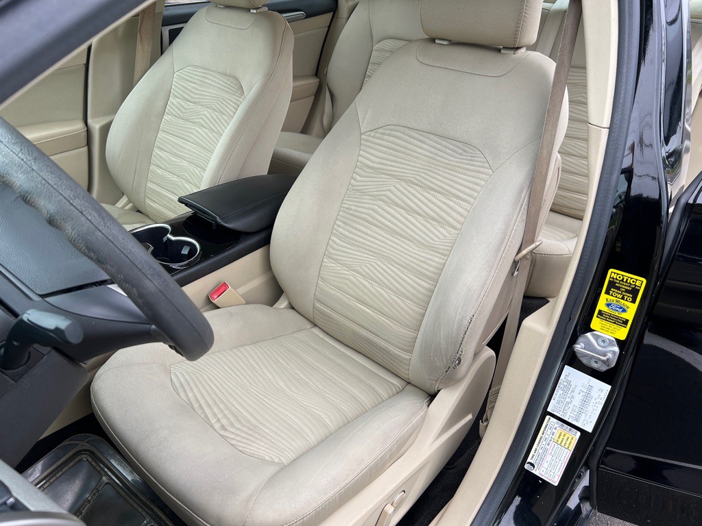 2016 Ford Fusion Image 24
