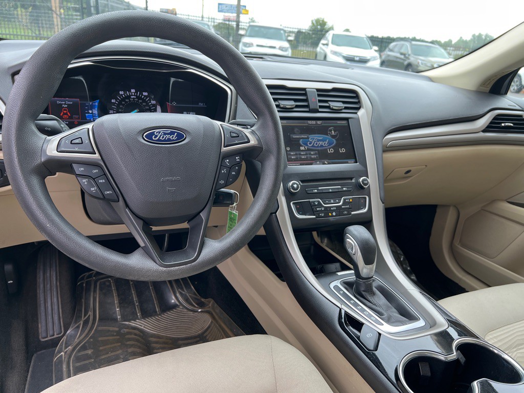 2016 Ford Fusion Image 25