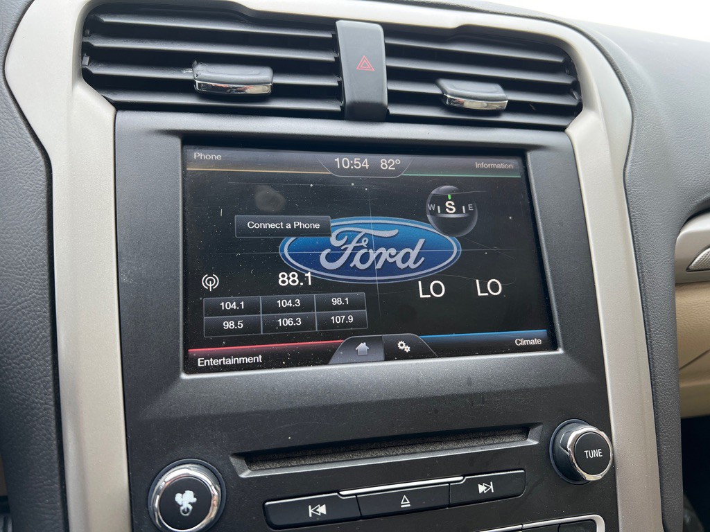 2016 Ford Fusion Image 28