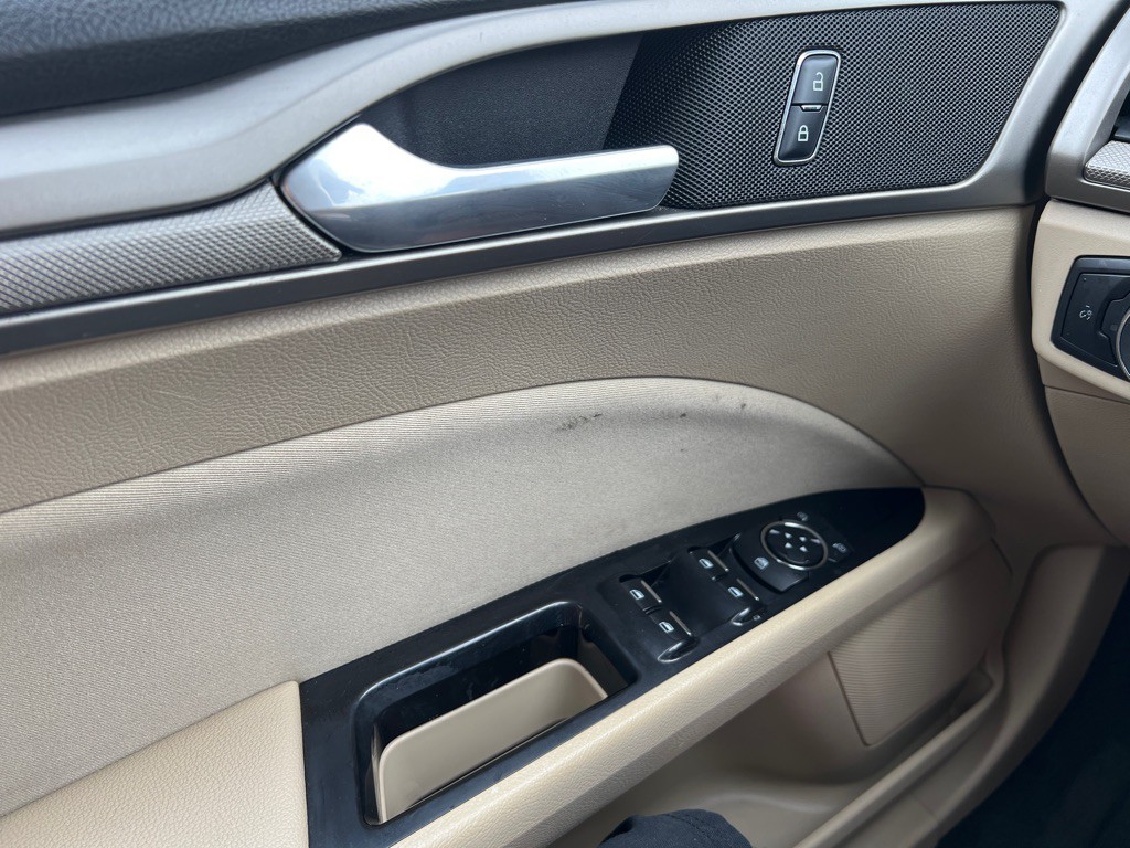 2016 Ford Fusion Image 32