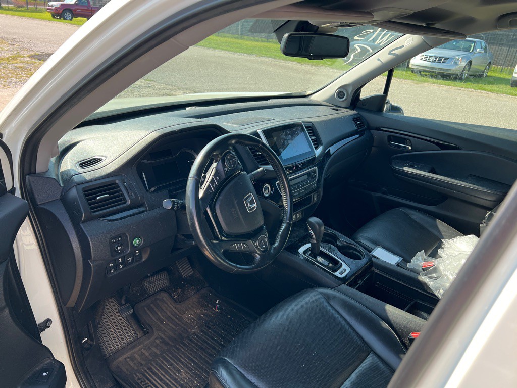 2019 Honda Ridgeline Image 2