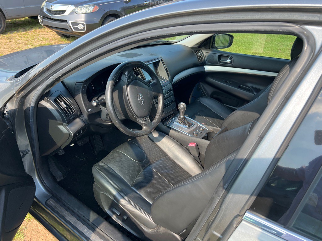 2010 INFINITI G37 Image 2