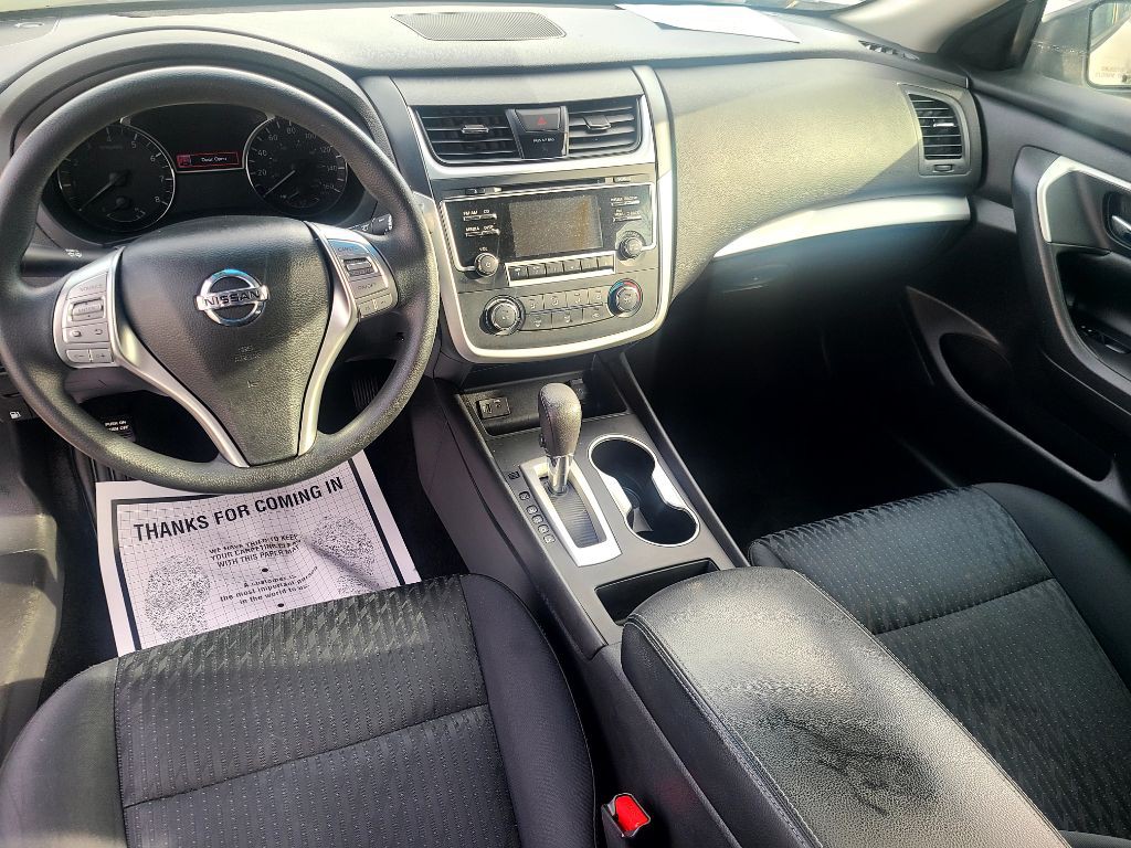 2017 Nissan Altima Image 2