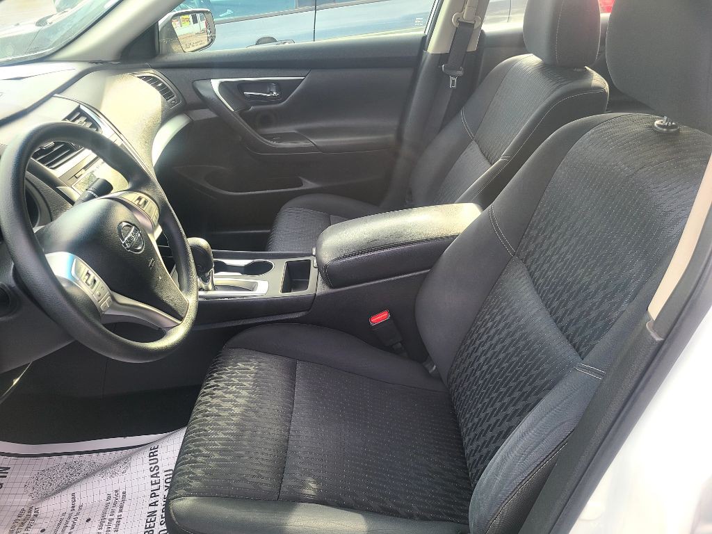 2017 Nissan Altima Image 4
