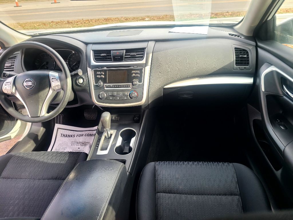 2017 Nissan Altima Image 8