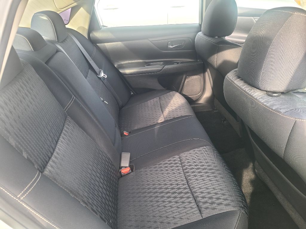 2017 Nissan Altima Image 10