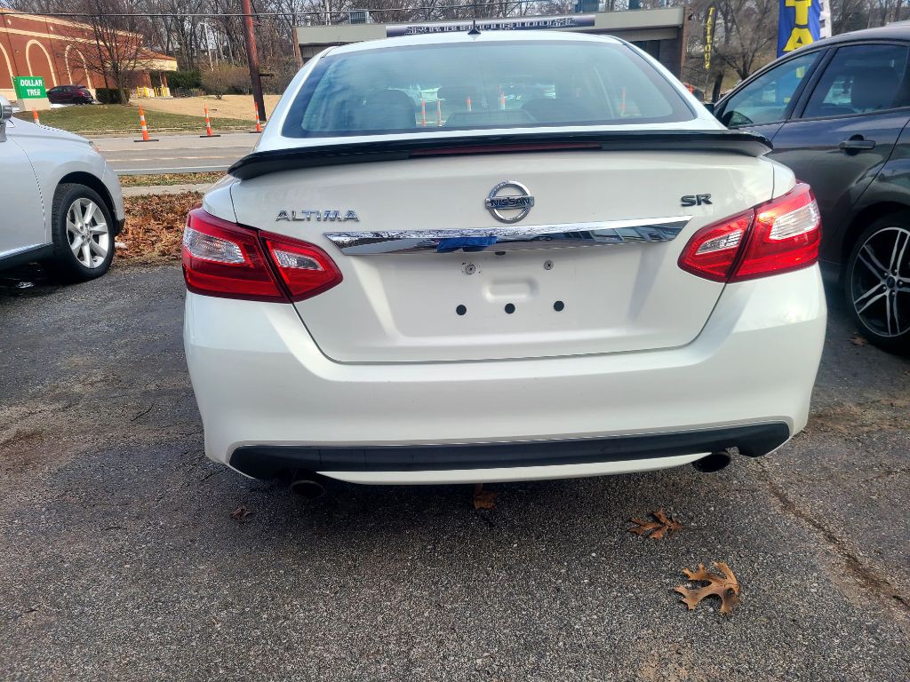 2017 Nissan Altima Image 15