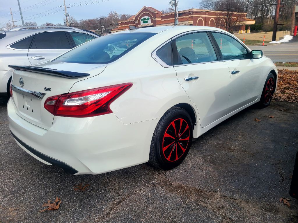 2017 Nissan Altima Image 16