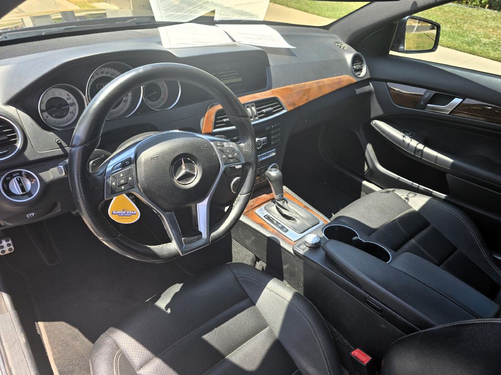 2015 Mercedes-Benz C-Class Image 3