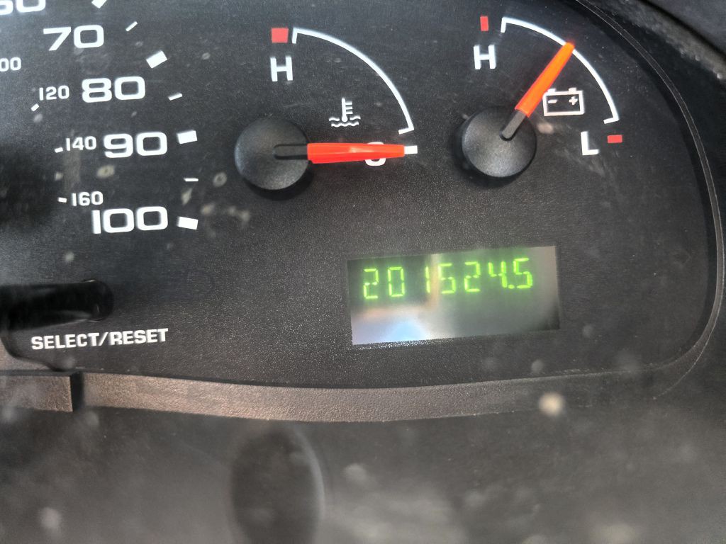 2004 Ford Econoline Image 2