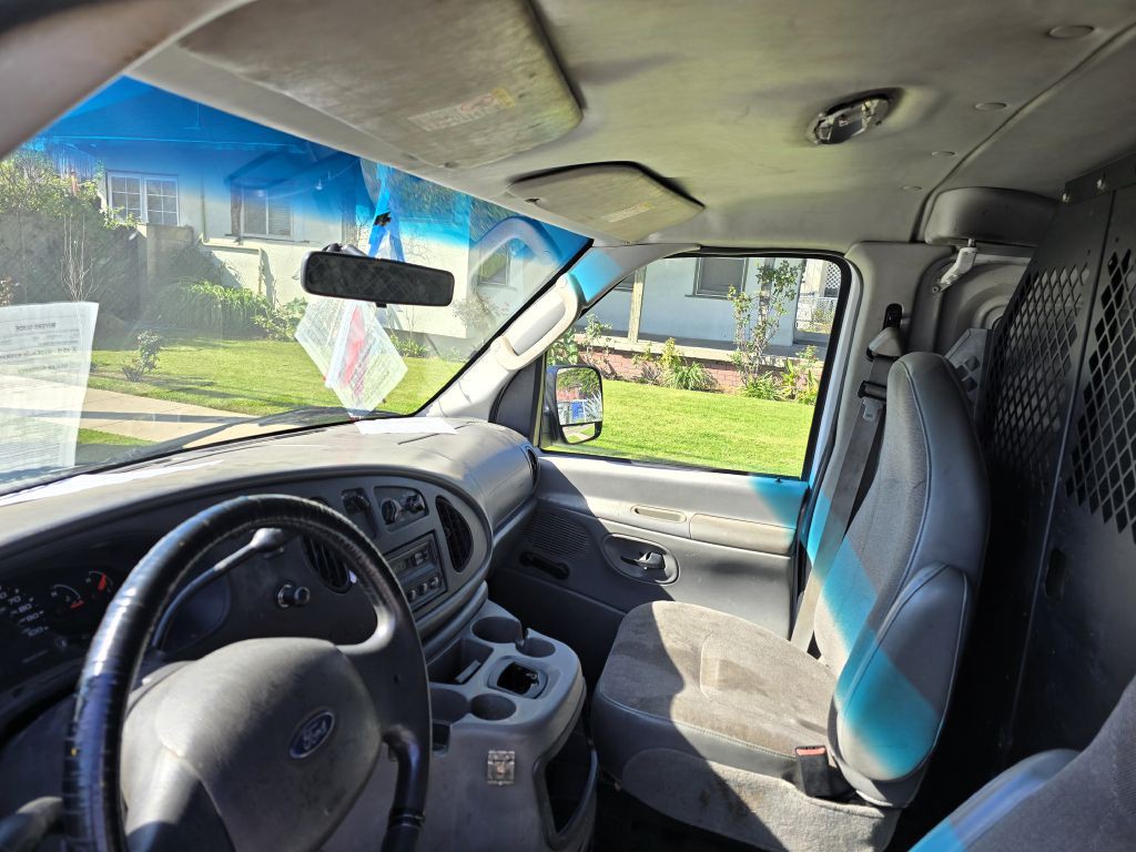 2004 Ford Econoline Image 3