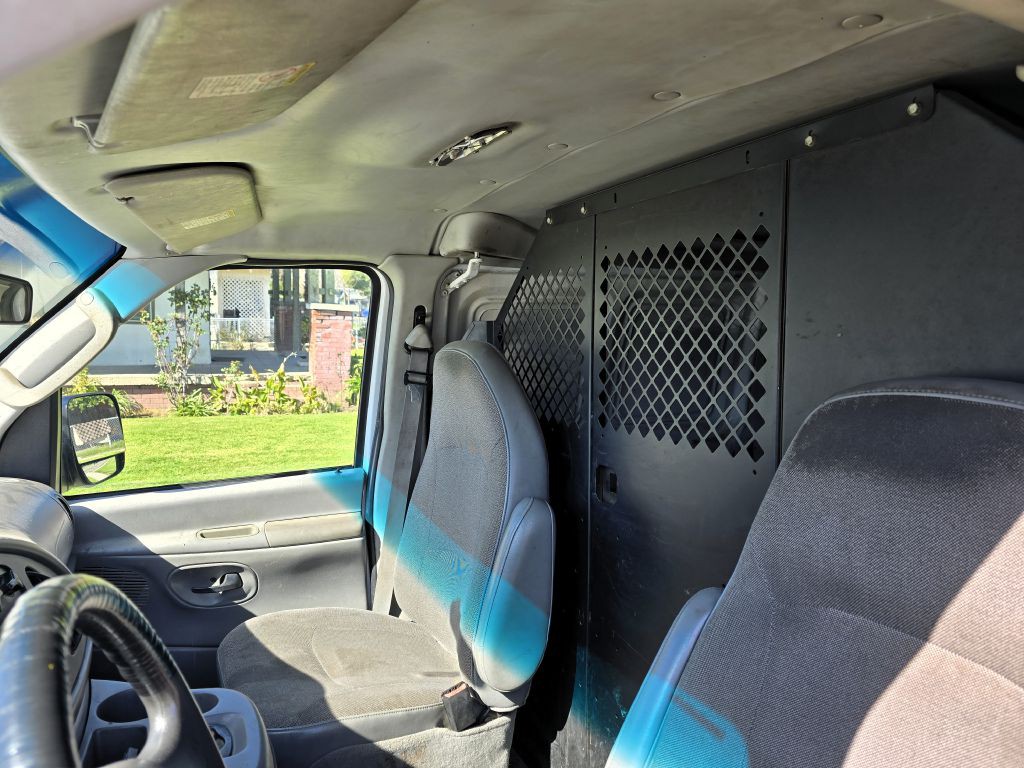 2004 Ford Econoline Image 4