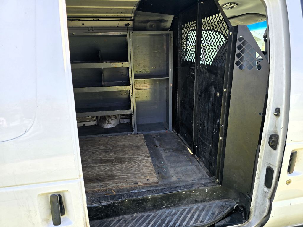 2004 Ford Econoline Image 5