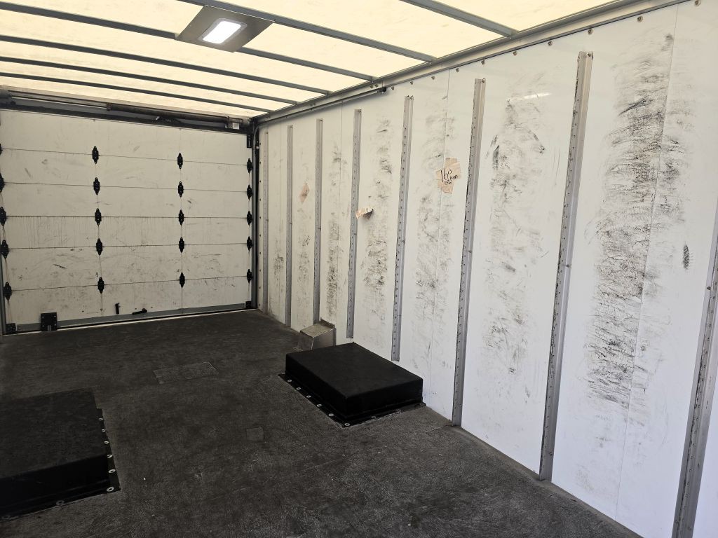 2021 Chevrolet Express Image 4