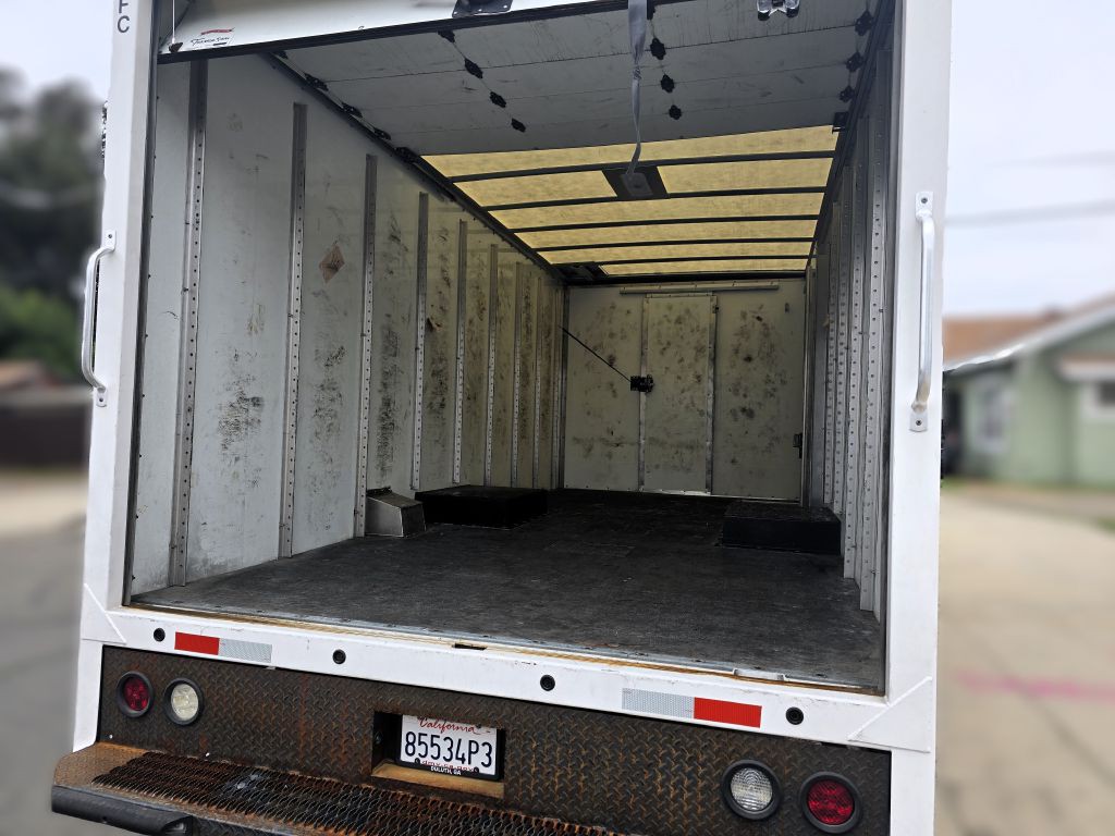 2021 Chevrolet Express Image 9