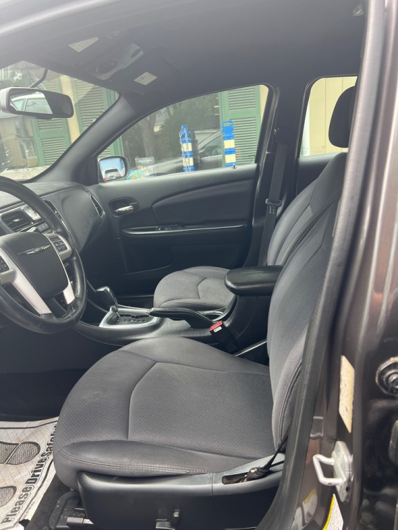 2014 Chrysler 200 Image 3