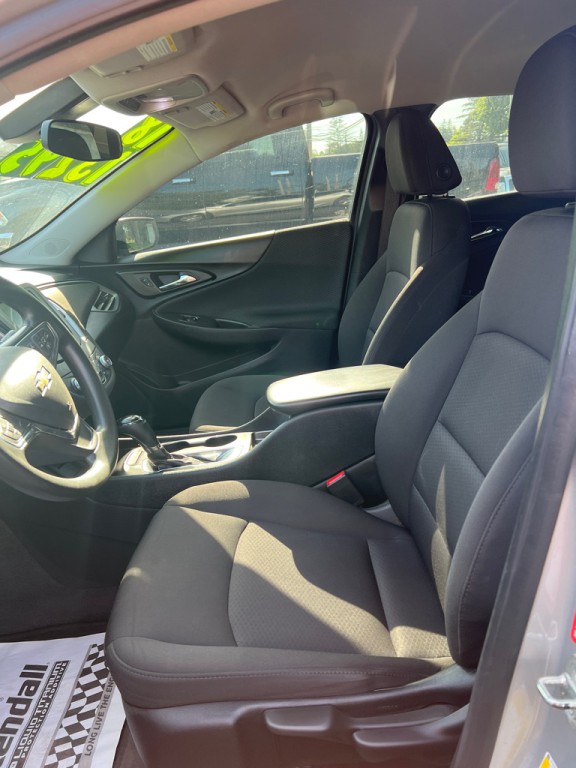 2018 Chevrolet Malibu Image 3