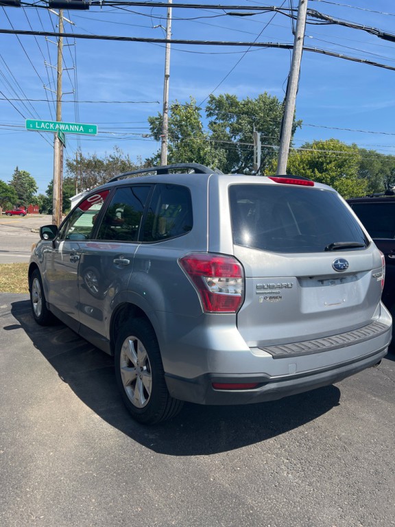 2015 Subaru Forester Image 2